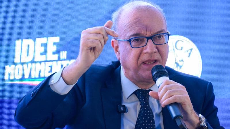 Valditara e la nota sui metal detector nelle scuole: dibattito acceso sull'opportunità di limitare la libertà degli studenti. 1